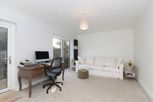 26, Tannsmore Close, Hemel Hempstead photo 3