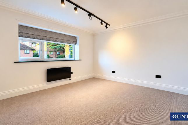 Oakfield Drive, Reigate photo 3