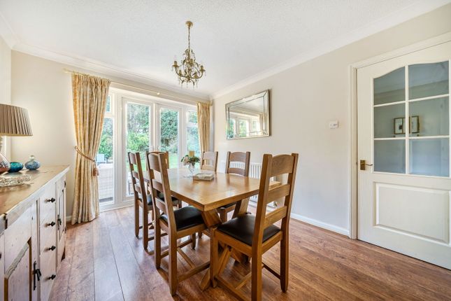2, Kinnibrugh Drive, Lingfield photo 3