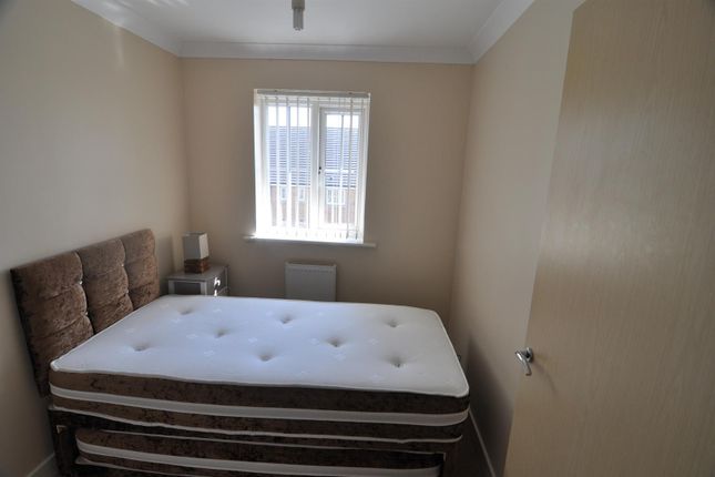 40, Sandhill Close, Bradford photo 3