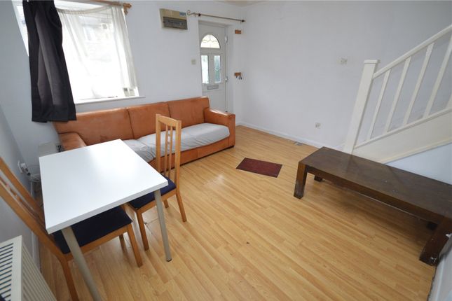 13, Furze Close, Bedfordshire photo 3