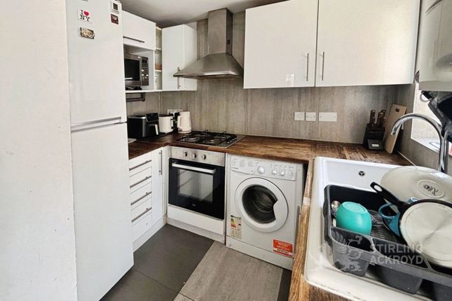 Room Four, 293, Staines Road, Feltham photo 3