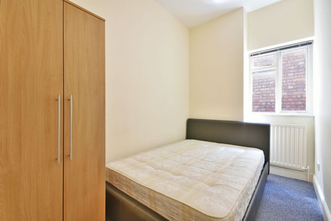 Flat to rent in Exeter Road, Mapesbury, London