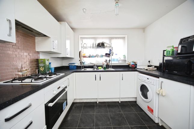 64, Guardian Way, Luton photo 4