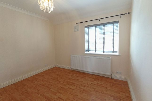 Brimsdown Avenue, Enfield photo 3