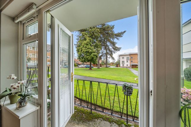 Thumbnail Flat for sale in Lindfield Gardens, Guildford