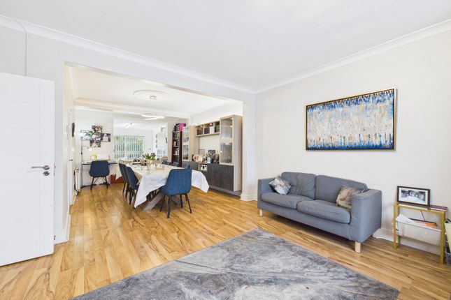 18 Princes Park Avenue, Golders Green photo 3