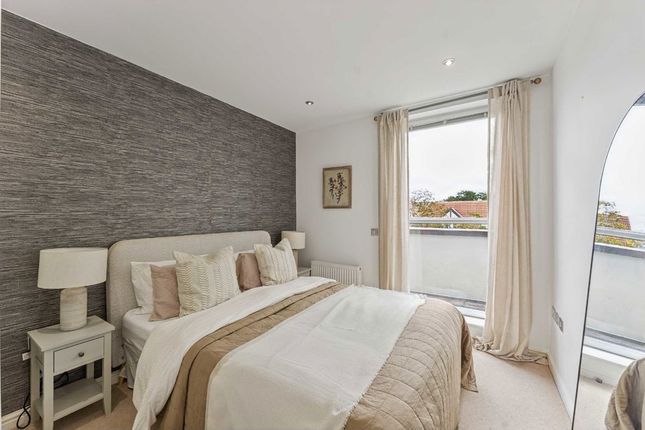 23 New Gothic Lodge, 1, Old Devonshire Road, London photo 4