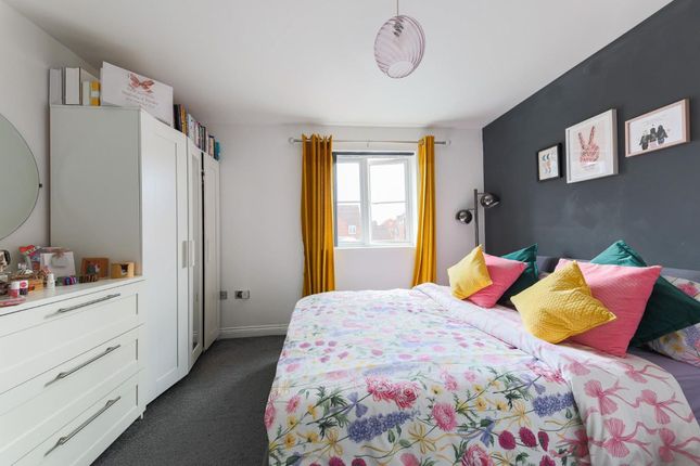 44 Brookfield, Newcastle Upon Tyne photo 4