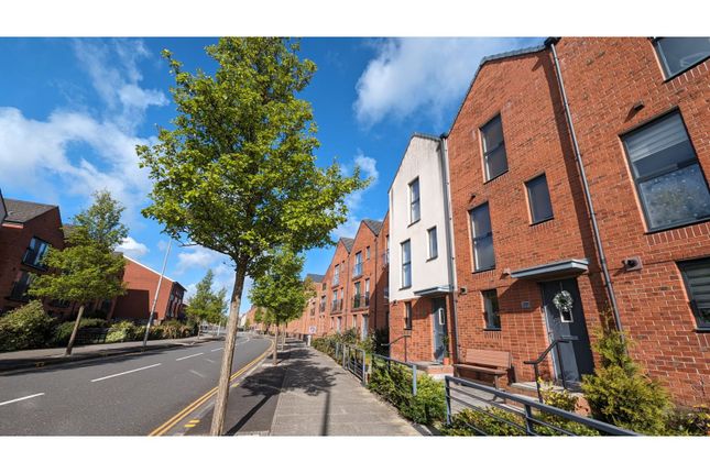 Town house for sale in Langdon Road, Swansea