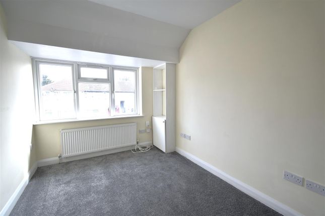 103, Stafford Avenue, Slough photo 3