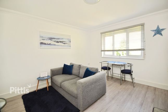 Flat 3, 70, Fairfield Gardens, Sandown photo 3