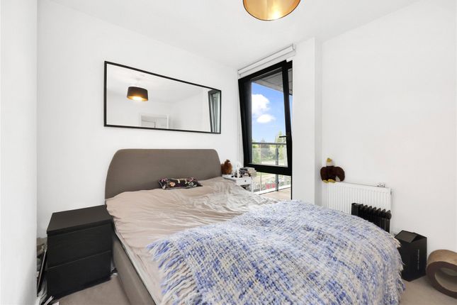 Thumbnail Flat to rent in Palmers Road, London