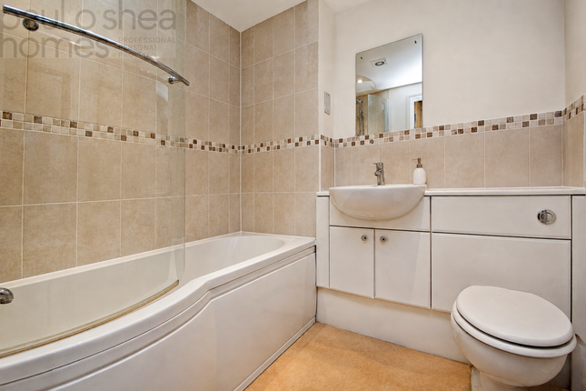 Flat 14 Elizabeth House, Banstead photo 4