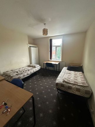 Flat to rent in Albert Road, Levenshulme, Manchester