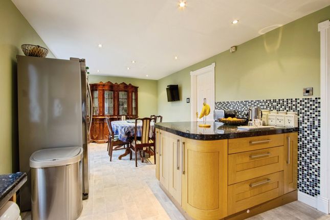4-bed semi-detached on 19, White Laithe Walk, Leeds, £300,000