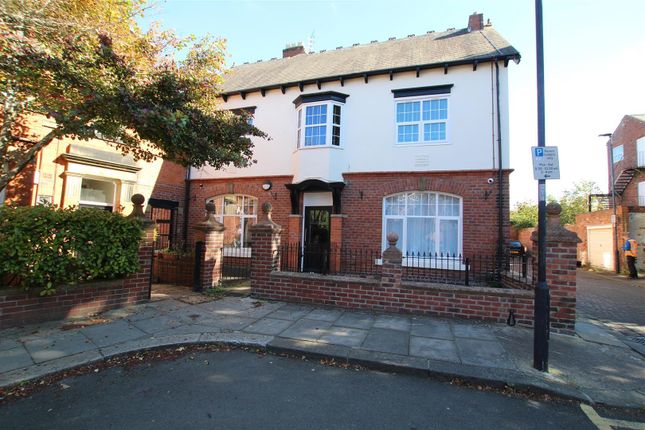 Front Picture For 11 Tankerville Place.Jpg