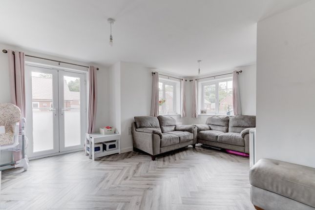 Flat 5, 31, Willow Croft, West Midlands photo 2