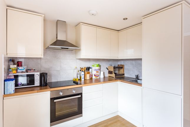 Thumbnail Flat to rent in High Street North, London