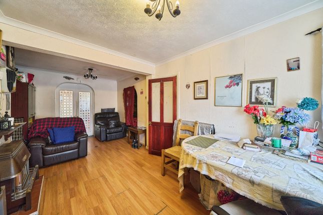 54, New Road, Feltham photo 4