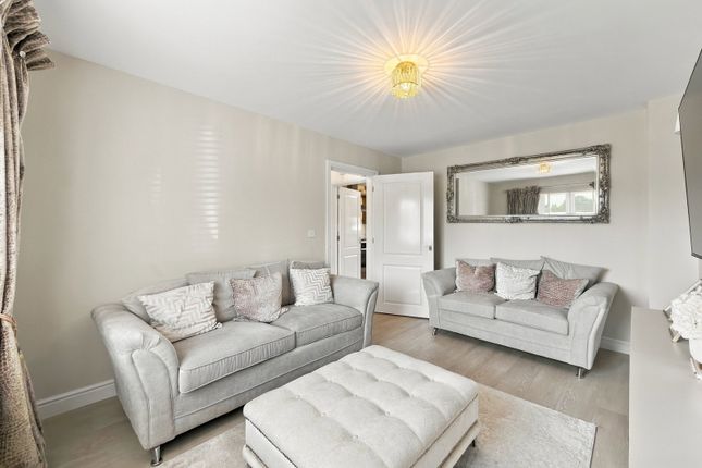77, Monmouth Castle Drive, Newport photo 4