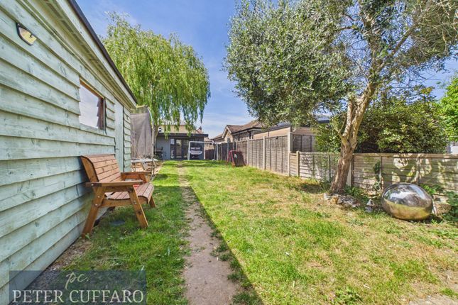 19 Crossfield Road, Hoddesdon photo 4