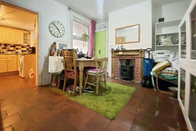11, Alexandra Road, Axminster photo 4