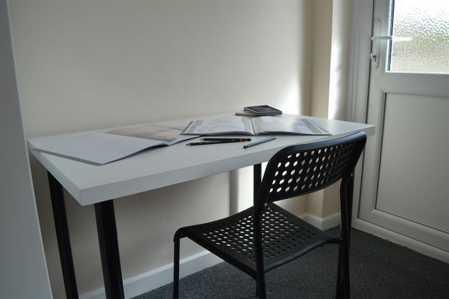 Room 6, 2a, Pen Park Road, Bristol photo 5