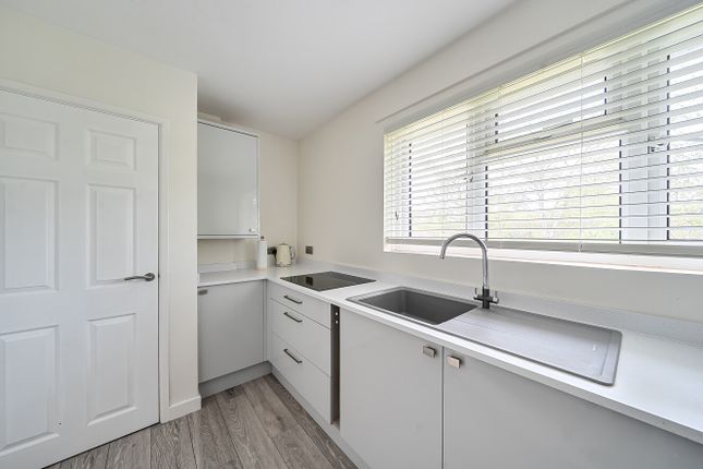 9, Ashdown Road, Eastleigh photo 3