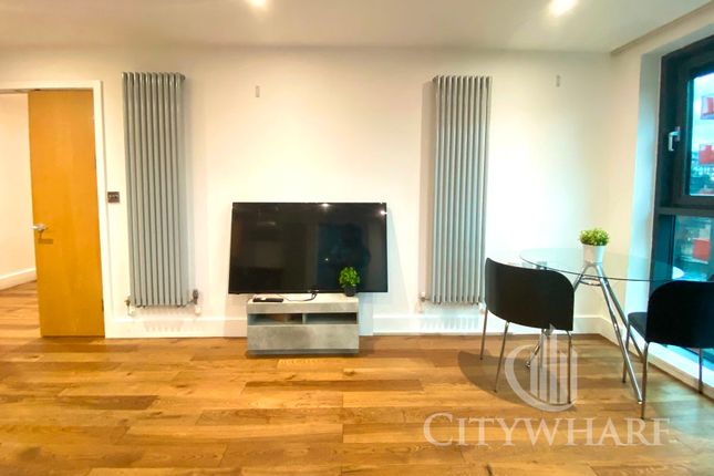 Flat 148，41 Millharbour, London photo 3