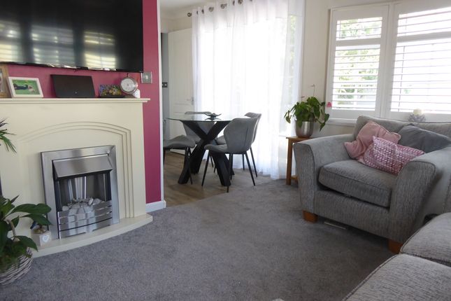 20 The Rowans, Woodbine Close Park, Waltham Abbey photo 4