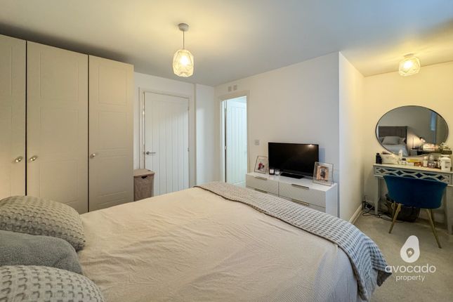 17 Allen Way, Shinfield, Berkshire photo 3