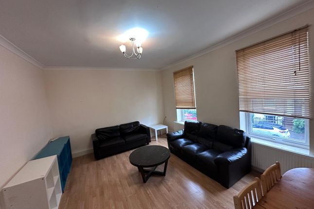 First Floor Flat 62, Flaxman Road, London photo 2