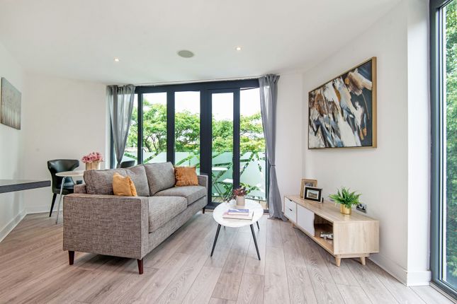 8 @ 41, Tavistock Crescent, London photo 4
