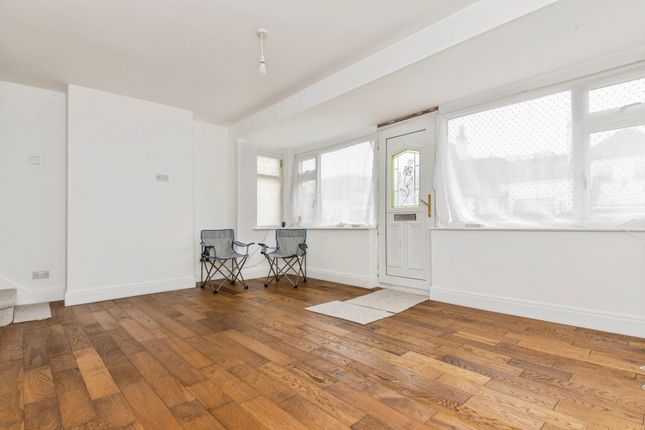 1, Sea Glebe Way, Clacton-on-Sea photo 2