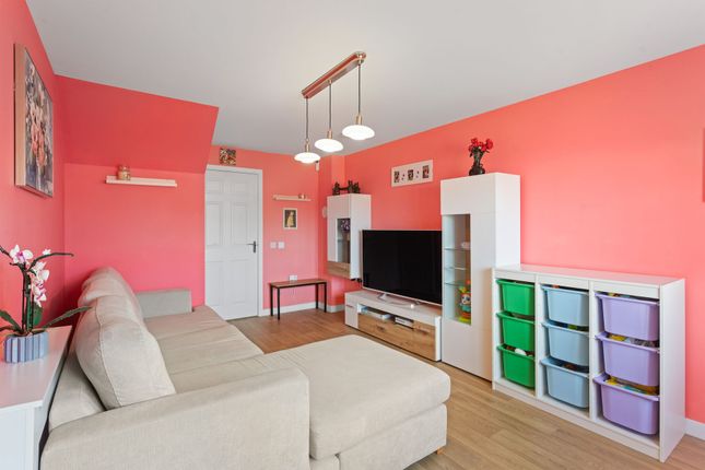 19 Comitis Road, West Calder photo 4