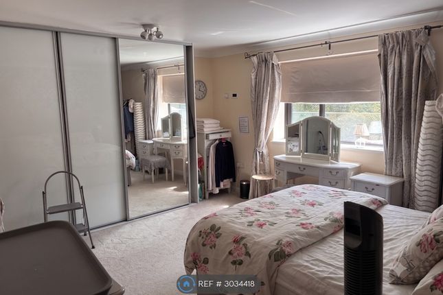Flat, London View House Swakeleys Road, Ickenham photo 4