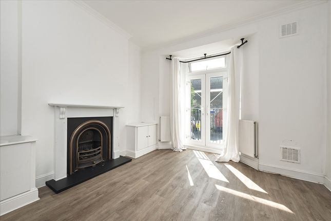4, Wells Road, Shepherd's Bush W12 photo 2