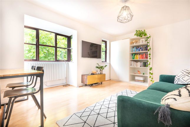 Flat for sale in Chamberlain Place, Walthamstow, London