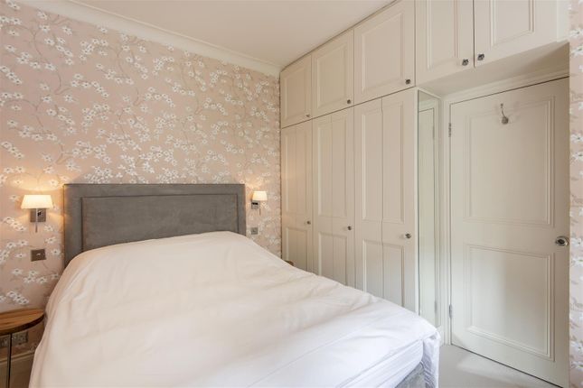 Flat for sale in Brompton Square, Knightsbridge