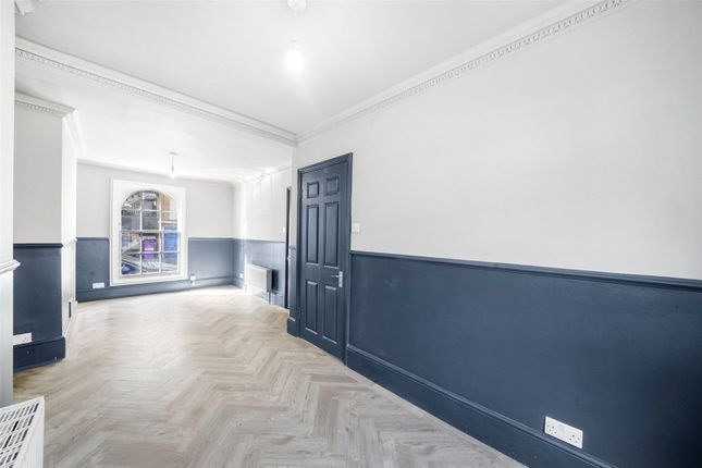 15b, Clark Street, London photo 3