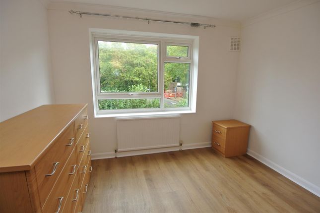 28, Greenacre Court, Englefeld Green photo 3