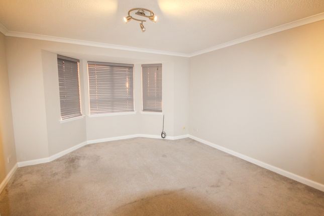 Flat to rent in Columbia Avenue, Howden