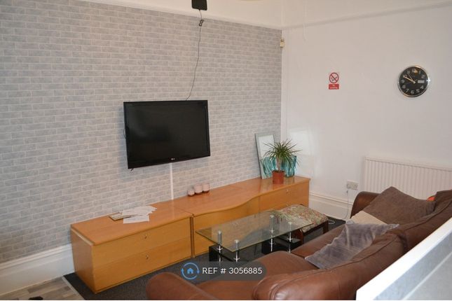 Room, Victoria Crescent Eccles, Manchester photo 5