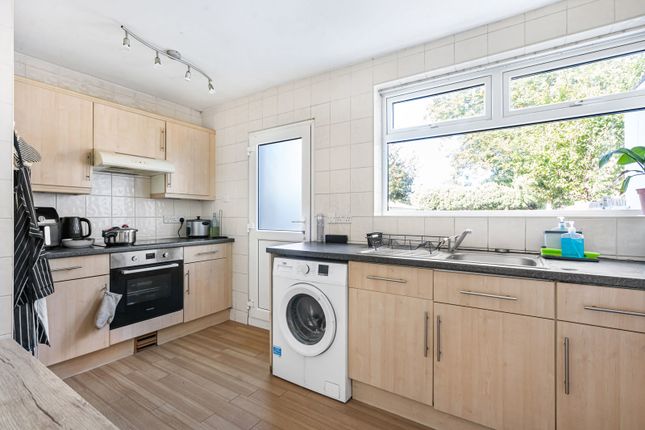 25, Southcote Avenue, Feltham photo 3