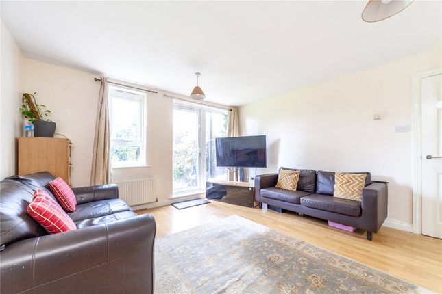 Flat for sale in Green Lane, Ilford, London