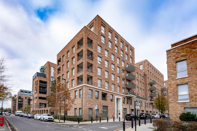 Duplex to rent in 7 Marvell Court, London