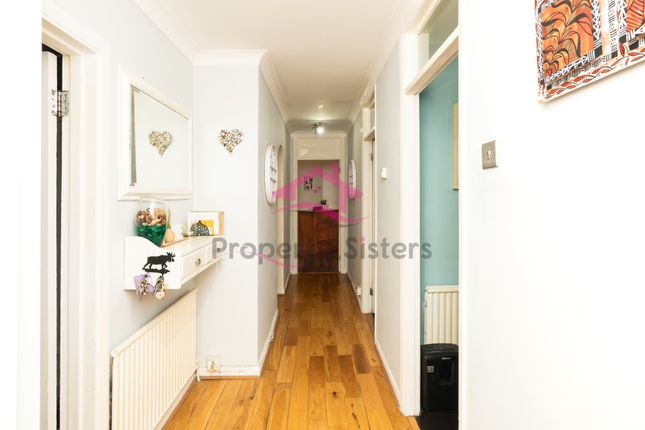 6 Featherstone Court, Bunns Lane, London photo 3