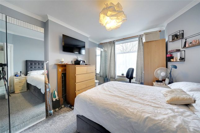 Maisonette for sale in Inverness Avenue, Enfield