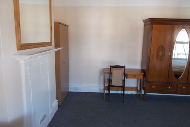 Room 3, 18 Hatfield Road, Ipswich photo 3